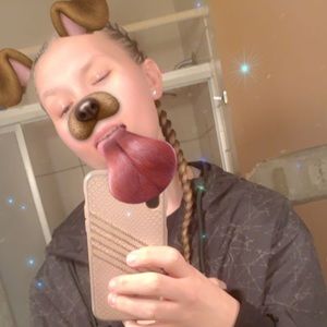 Meet your Posher, Alyson